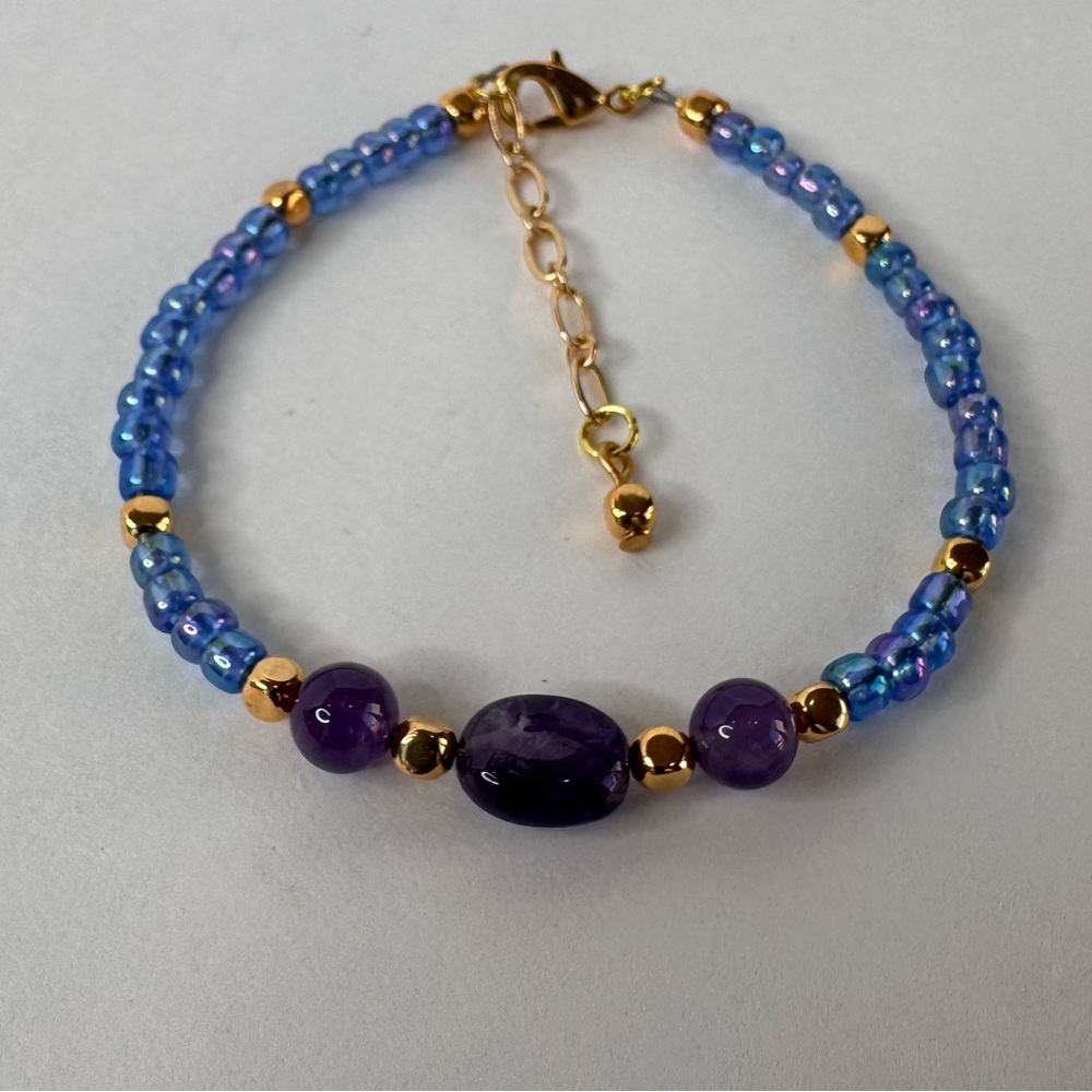 Hand Crafted Amethyst Gemstone Beaded Bracelet Gold Plated Accents 6.75” Circum
